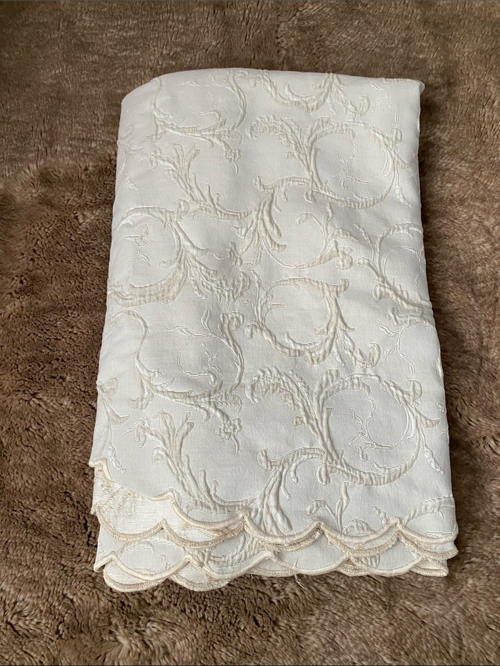 Yves Delorme Elegant Ivory Scalloped Embroidered Comforter